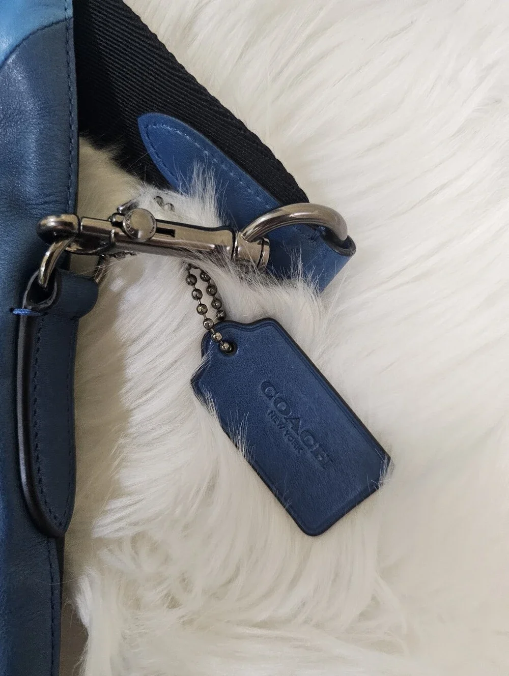 COACH Tote Manhattan Fold - Picture 4 of 16